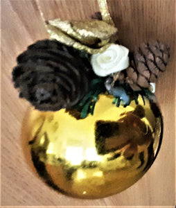 Ghirlanda Decorativa de Craciun Agatat din Globuri Brad Pom de Usa Galben-Auriu