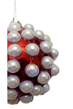 Încărcați imaginea în Galerie, Ornament Glob de Craciun cu Perle Albe pentru Brad Pom Rosu de 8 cm