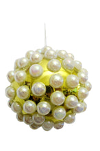 Încărcați imaginea în Galerie, Ornament Glob de Craciun cu Perle Albe pentru Brad Pom Galben de 8 cm Cadou Gold