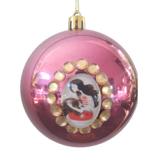 Încărcați imaginea în Galerie, Set Globuri de Craciun de Brad Pom 3 buc cu Motive Traditionale Tarancuta si Catelul ei 8 cm Roz Pink 80 MM Ornamente