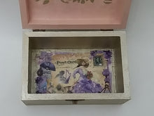 Încărcați imaginea în Galerie, Cutie Bijuterii din Lemn Dama Retro Roz
