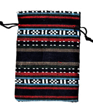 Încărcați imaginea în Galerie, Saculet din Textil Motive Traditionale Taranesti Albastru-Rosu 17 cm orizontal