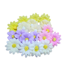 Încărcați imaginea în Galerie, Flori Decorative Capete din Acril Margarete in 5 Culori de Aplicat Cusut Handmade Creative Set 20 buc mov roz galbene albe crem