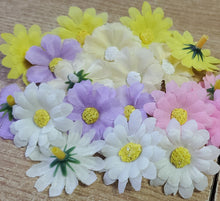 Încărcați imaginea în Galerie, Flori Decorative Capete din Acril Margarete in 5 Culori de Aplicat Cusut Handmade Creative Set 20 buc activitati creative copii