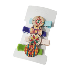 Încărcați imaginea în Galerie, Set 4 Agrafe cu Motive Traditionale Taranesti Populare Clame Par Crocodil Cabochon Lemn
