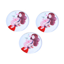 Încărcați imaginea în Galerie, Cabochon din Sticla Transparenta cu Motive Traditionale Taranesti Populare Rotund Tarancuta cu Ie Camasa Rosie 30 mm Populare 3 cm