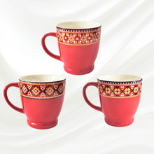 Încărcați imaginea în Galerie, Set 3 Cani cu Motive Traditionale Taranesti Populare Romanesti din Ceramica Broderie Camasa Taraneasca 7x8 cm 270 ml Traditionale Romanesti