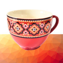 Încărcați imaginea în Galerie, Set 3 Cani cu Motive Traditionale Taranesti Populare Romanesti din Ceramica Broderie Camasa Taraneasca 7x8x8 cm 240 ml rosii rosu