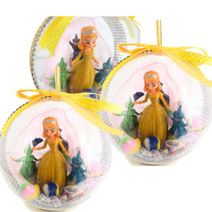 Glob de Craciun Brad Pom pentru Copii cu Figurina Disney Printesa Amber din Sofia the First 16 cm si Ursitoarele