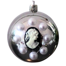 Încărcați imaginea în Galerie, Set Globuri de Craciun Vintage cu Lady Camee 3D si Perle Ornamente de Brad Pom Argintiu-Silver 6 buc 8 cm lucios