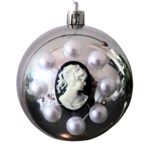 Set Globuri de Craciun Vintage cu Lady Camee 3D si Perle Ornamente de Brad Pom Argintiu-Silver 6 buc 8 cm lucios