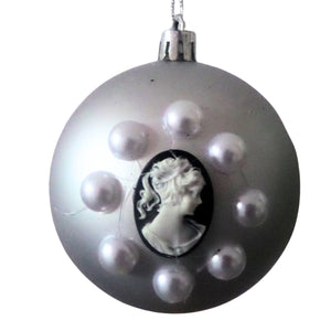 Set Globuri de Craciun Vintage cu Lady Camee 3D si Perle Ornamente de Brad Pom Argintiu-Silver 6 buc 8 cm perlat