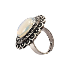 Încărcați imaginea în Galerie, Bijuterie Inel Reglabil cu Pietre Semi-Pretioase Cabochon Rotund din Argint Tibetan si Opal Alb Translucid