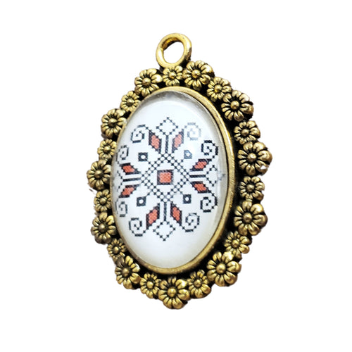 Pandantiv Bijuterie cu Motive Traditionale Taranesti Populare Oval Auriu Fluturi Cabochon 18x25 mm