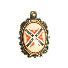 Încărcați imaginea în Galerie, Pandantiv Bijuterie cu Motive Traditionale Taranesti Populare Oval Baza Bronz Cruce Rosu-Negru Cabochon 18x25 mm Bijuterii