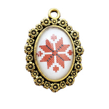 Încărcați imaginea în Galerie, Pandantiv Bijuterie cu Motive Traditionale Taranesti Populare Oval Baza Bronz Cruce Stea Cabochon 18x25 mm Flori Romanesc