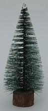 Încărcați imaginea în Galerie, Brad Artificial de Craciun cu suport lemn 22.0 cm