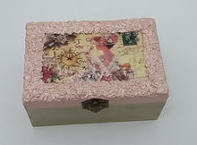 Încărcați imaginea în Galerie, Cutie Bijuterii din Lemn Dama Retro Roz