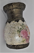 Încărcați imaginea în Galerie, Vaza de Flori Sticla Trandafiri Roz Albi Baroc