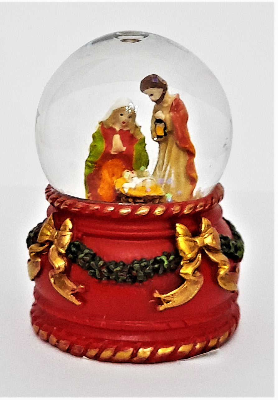 Mini-Glob Craciun cu Lichid din Sticla cu Zapada Familia Sfanta 2
