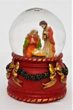 Încărcați imaginea în Galerie, Mini-Glob Craciun cu Lichid din Sticla cu Zapada Familia Sfanta 2