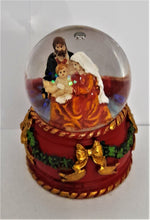 Încărcați imaginea în Galerie, Mini-Glob Craciun cu Lichid din Sticla cu Zapada Familia Sfanta 1