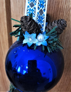 Ghirlanda Decorativa de Craciun Agatat din Globuri Brad Pom de Usa Albastra