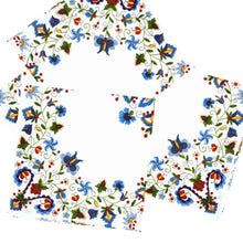 Încărcați imaginea în Galerie, Set Party Servetele cu Motive Traditionale Taranesti Populare Broderie Albastra Taraneasca 10 buc Pachet 33x33 cm Decor Hartie