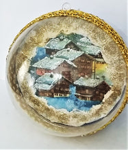 Încărcați imaginea în Galerie, Glob de Craciun 12 cm Peisaj de Iarna la munte