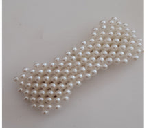 Încărcați imaginea în Galerie, Agrafa Clama de Par cu Perle Accesoriu Mireasa Fundita Alb Mat