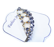 Încărcați imaginea în Galerie, Bijuterie Brosa Martisor pe Carton Frunza Pana cu Margele Cat Eye cu Strasuri Argintii Cadou Doamne Femei de1 8 Martie Margele ochi de pisica