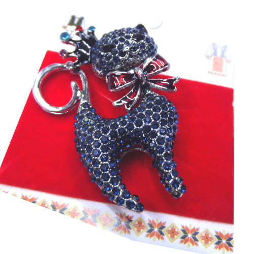 Brosa Martisor pe Carton cu Motive Traditionale Pisica Printesa cu Strasuri si Funda Rosie 1 8 Martie