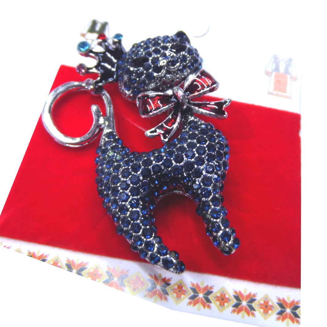 Brosa Martisor pe Carton cu Motive Traditionale Pisica Printesa cu Strasuri si Funda Rosie 1 8 Martie