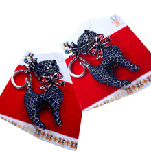 Încărcați imaginea în Galerie, Brosa Martisor pe Carton cu Motive Traditionale Pisica Printesa cu Strasuri si Funda Rosie 1 8 Martie Strasuri si Cristale multicolore