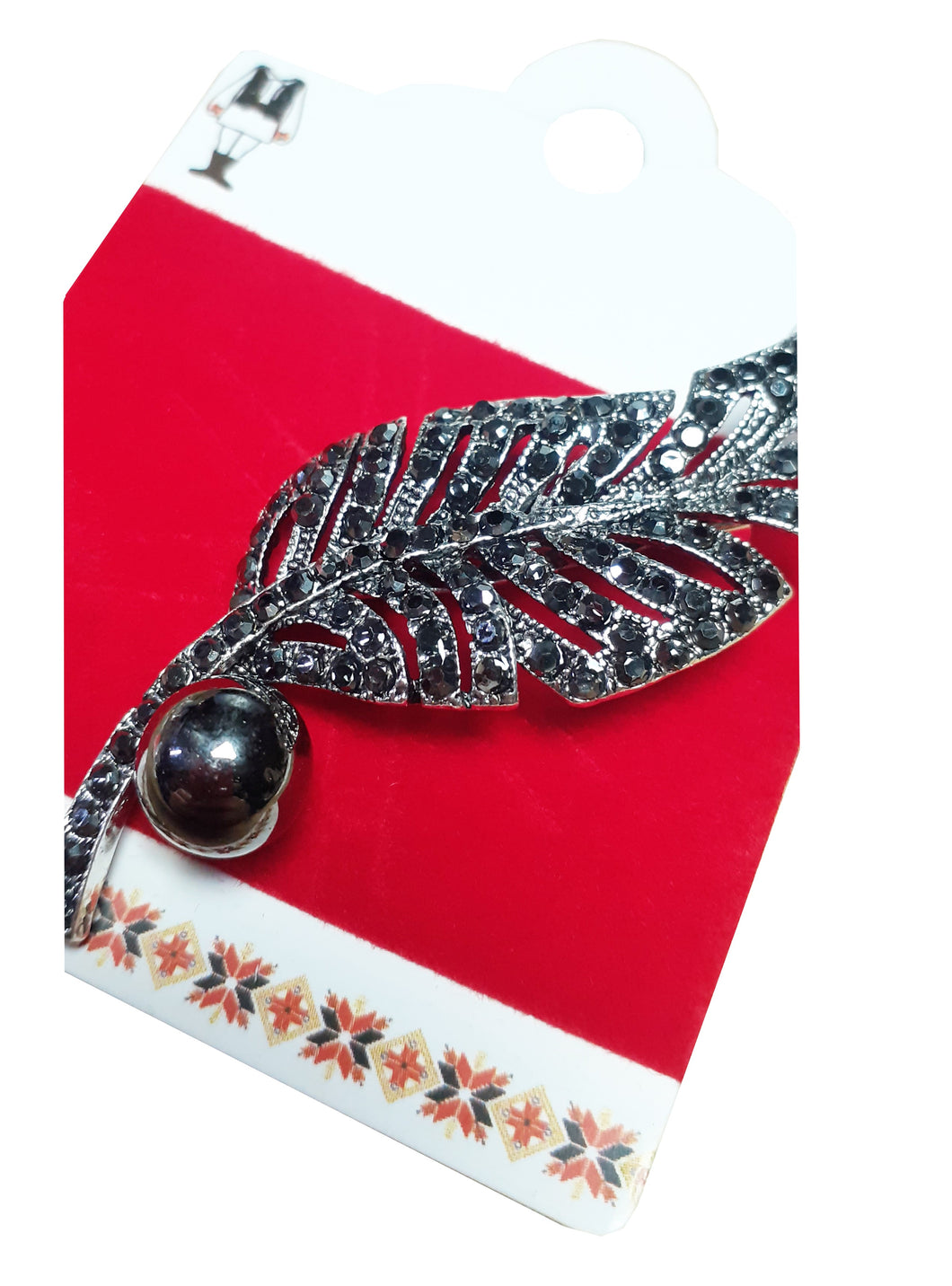 Bijuterie Brosa Martisor pe Carton cu Motive Traditionale Pana cu Perla Neagra si Marcasite 1 8 Martie