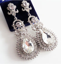 Încărcați imaginea în Galerie, Cercei Mireasa Candelabru Lacrima Lux Nunta cu Cristale in Stil Baroc