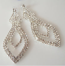Încărcați imaginea în Galerie, Cercei Mireasa Lungi Statement cu Strasuri Rhinestone Cristale Nunta Lacrima in Cutie Cadou Doamne