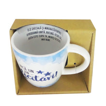 Încărcați imaginea în Galerie, Cana Aniversara in Cutie Cadou &#39;&#39;Inca un An Felicitari&#39;&#39;