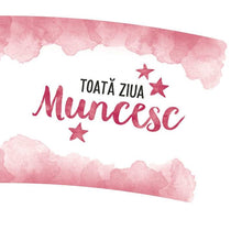 Încărcați imaginea în Galerie, Cana Aniversara in Cutie Cadou &#39;&#39;Toata Ziua Muncesc&#39;&#39;