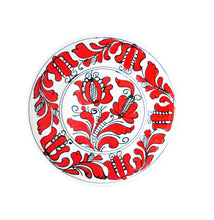Încărcați imaginea în Galerie, Farfurie Platou Decor cu Motive Traditionale Populare Taranesti Romanesti din Ceramica de Corund Rosie Flori de Crin 16 cm