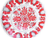 Încărcați imaginea în Galerie, Farfurie Decor cu Motive Traditionale Platou Ceramica de Corund Rosie Fluturi si Crini 25 cm