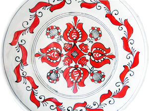 Farfurie Decor cu Motive Traditionale Platou Ceramica de Corund Rosie Crini si Musetel 25 cm