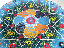 Încărcați imaginea în Galerie, Farfurie Platou cu Model Traditional Turcesc Ceramica Pictat Manual Albastru-Rosu Decorativa 25 cm Motive Turcesti