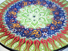 Încărcați imaginea în Galerie, Farfurie Platou cu Model Traditional Turcesc Ceramica Pictat Manual Rosu-Verde Decorativa 25 cm Motive Taranesti Turcesti