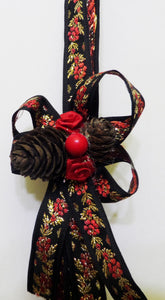 Ghirlanda Decorativa de Craciun Motive Traditionale din Globuri de Usa Agatat Rosie