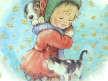 Încărcați imaginea în Galerie, Glob Craciun Brad Cadou Acril Copii 14 cm Fetita Catelul si Pisica