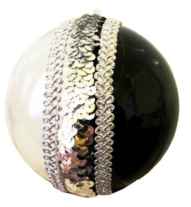 Globuri de Craciun de Brad Cadou Acril 14 cm Mos Craciun Retro si Copii langa Sanie
