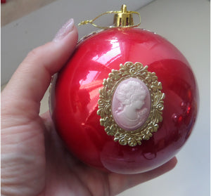 Glob de Craciun Brad Pom Lady Camee Rosu Perlat Lucios cu Auriu 10 cm Cadou sarbatori