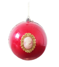 Încărcați imaginea în Galerie, Glob de Craciun Brad Pom Lady Camee Rosu Perlat Lucios cu Auriu 10 cm Cadou Mos Craciun Iarna