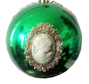 Glob de Craciun Brad Pom Lady Camee Verde Lucios 10 cm Mos Craciun Cadou  Doamne Copii